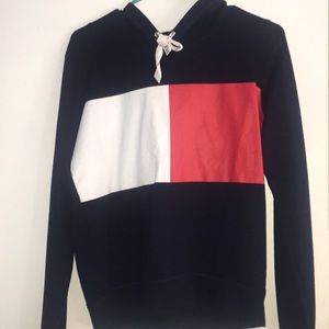 Super cute Tommy Hilfiger sweatshirt